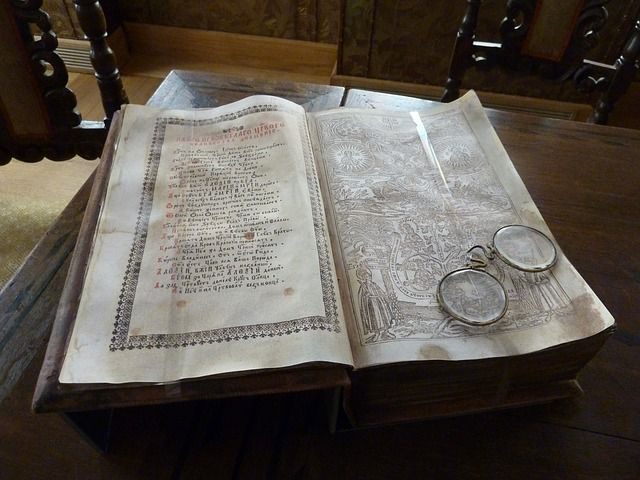 caracteristicas-politicas-economicas-y-sociales-del-antiguo-regimen-la-politica-centralizadora-de-los-borbones-selectividad-2020-pixabay3