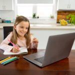 repaso-lengua-2o-eso-temario-colegiala-estudia-online-istock