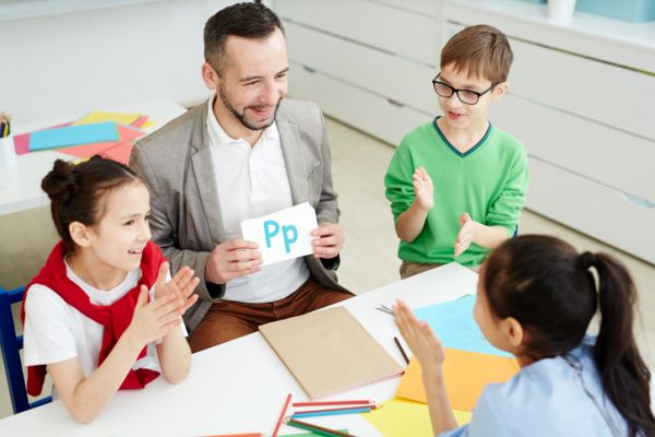 repaso-lengua-5o-primaria-temario-alumnos-profesor-letra-p-istock