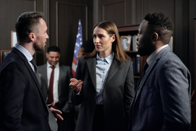 ¿Cuáles son las oposiciones y trabajos de funcionarios mejor pagados en España? Abogados